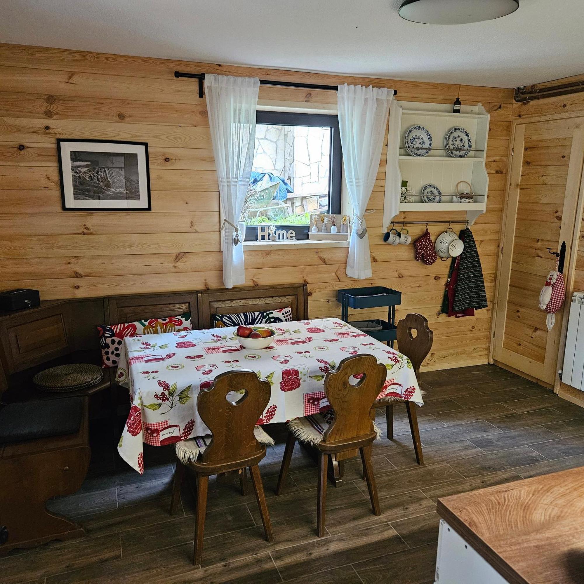 Black Lake Chalet 자블야크 외부 사진